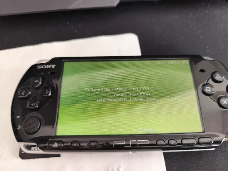 PSP 3000 Negra+ cargador+ tarjetas afbeelding 8