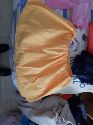 Falda naranja