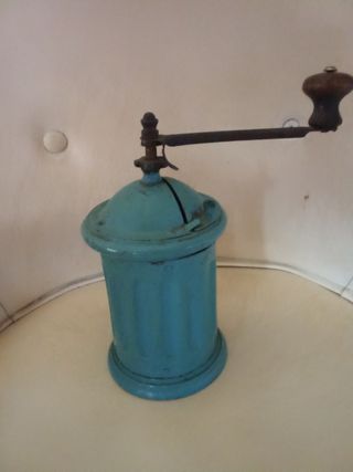 Molinillo de café antiguo azul