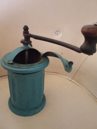 Molinillo de café antiguo azul