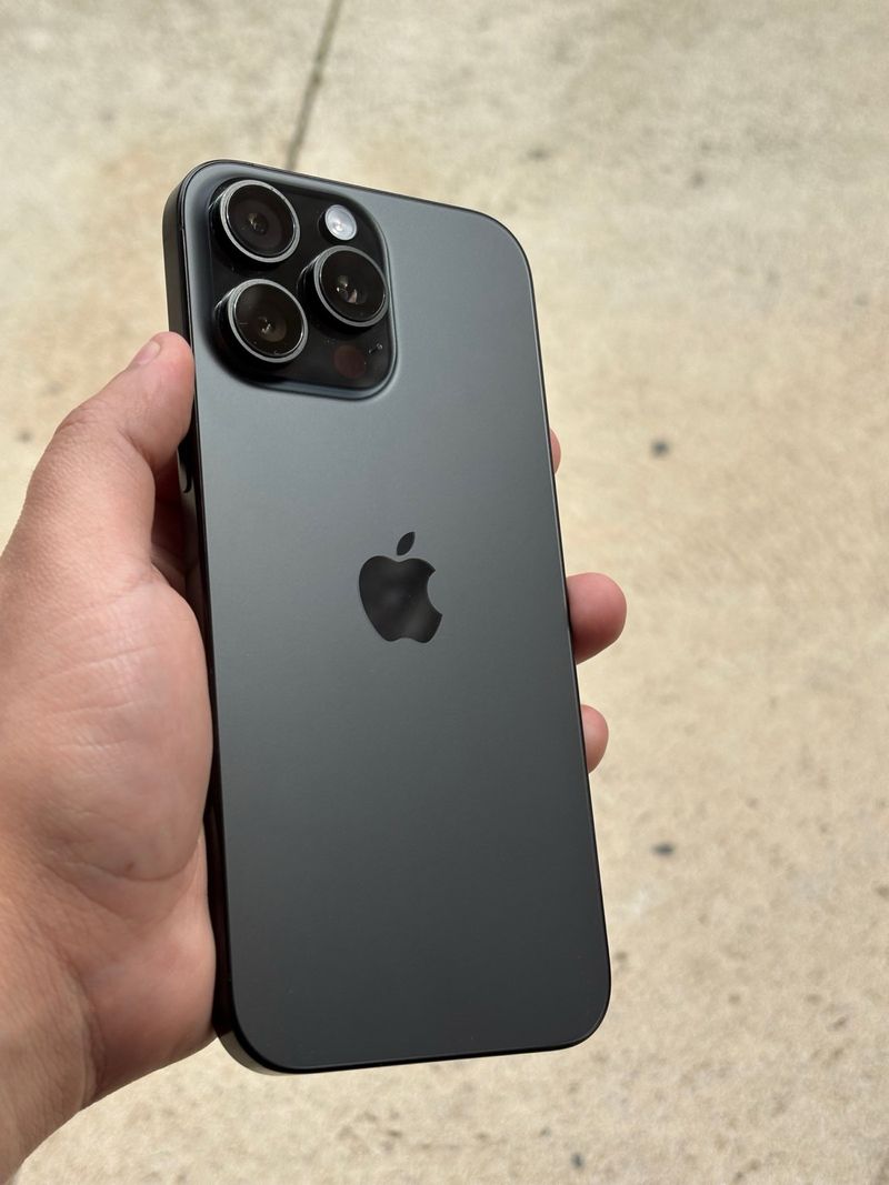 iPhone 16 Pro Max