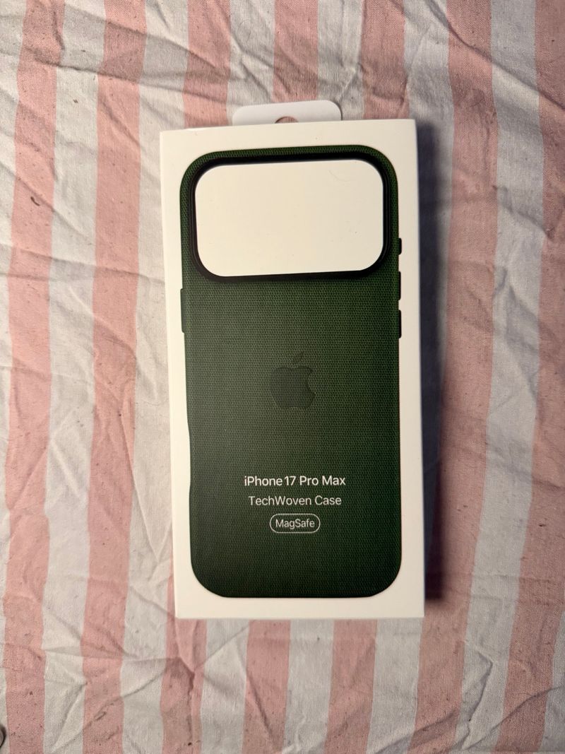 Funda iPhone 17 Pro Max TechWoven MagSafe