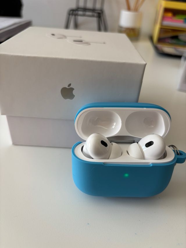 Airpods Pro 2 + funda azul (de regalo)
