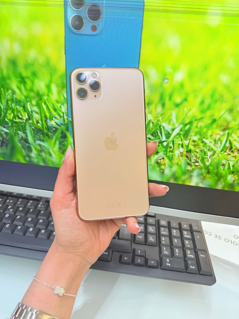 iPhone 11 Pro Max 64GB Dorado