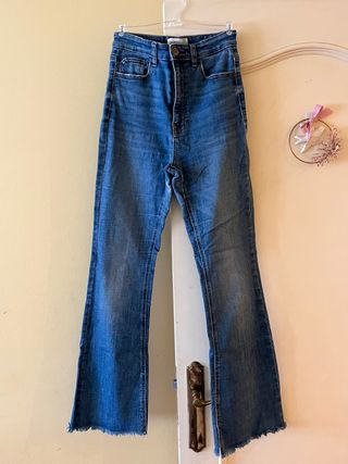 Pantalones vaqueros campana Stradivarius