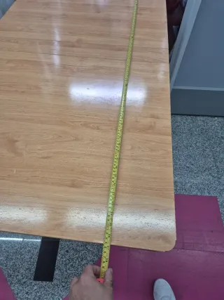 Mesa plegable de madera y plástico