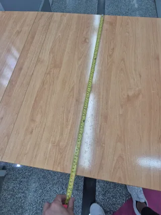 Mesa plegable de madera y plástico