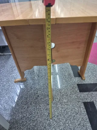 Mesa plegable de madera y plástico