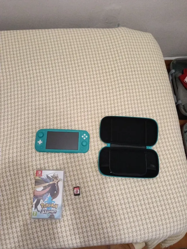 Nintendo Switch Lite Verde + Juego Pokémon Espada