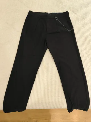 Pantalón negro Pull&Bear