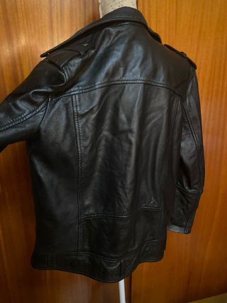Chaqueta de piel negra Zara