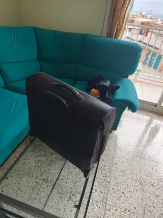 Maleta de viaje negra como nueva