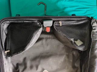 Maleta de viaje negra como nueva