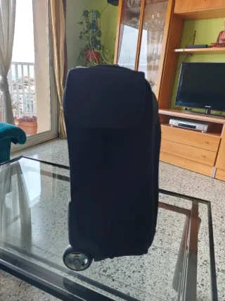 Maleta de viaje negra como nueva