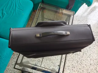 Maleta de viaje negra como nueva