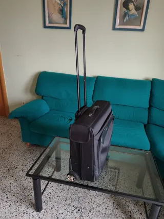 Maleta de viaje negra como nueva