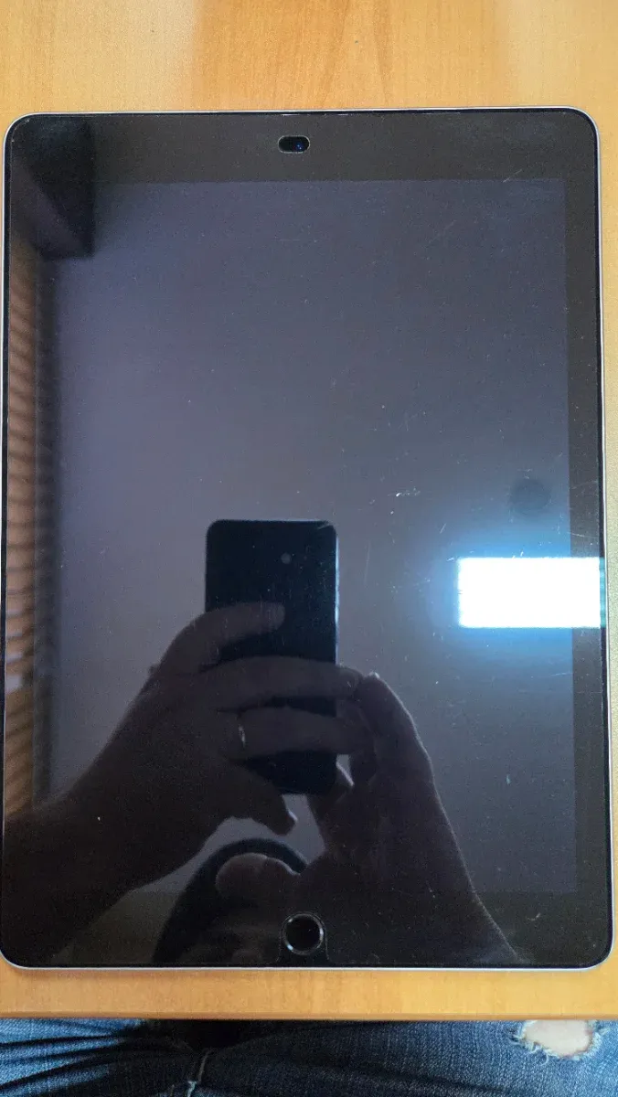 iPad A1566 Plata en buenas condiciones afbeelding 2