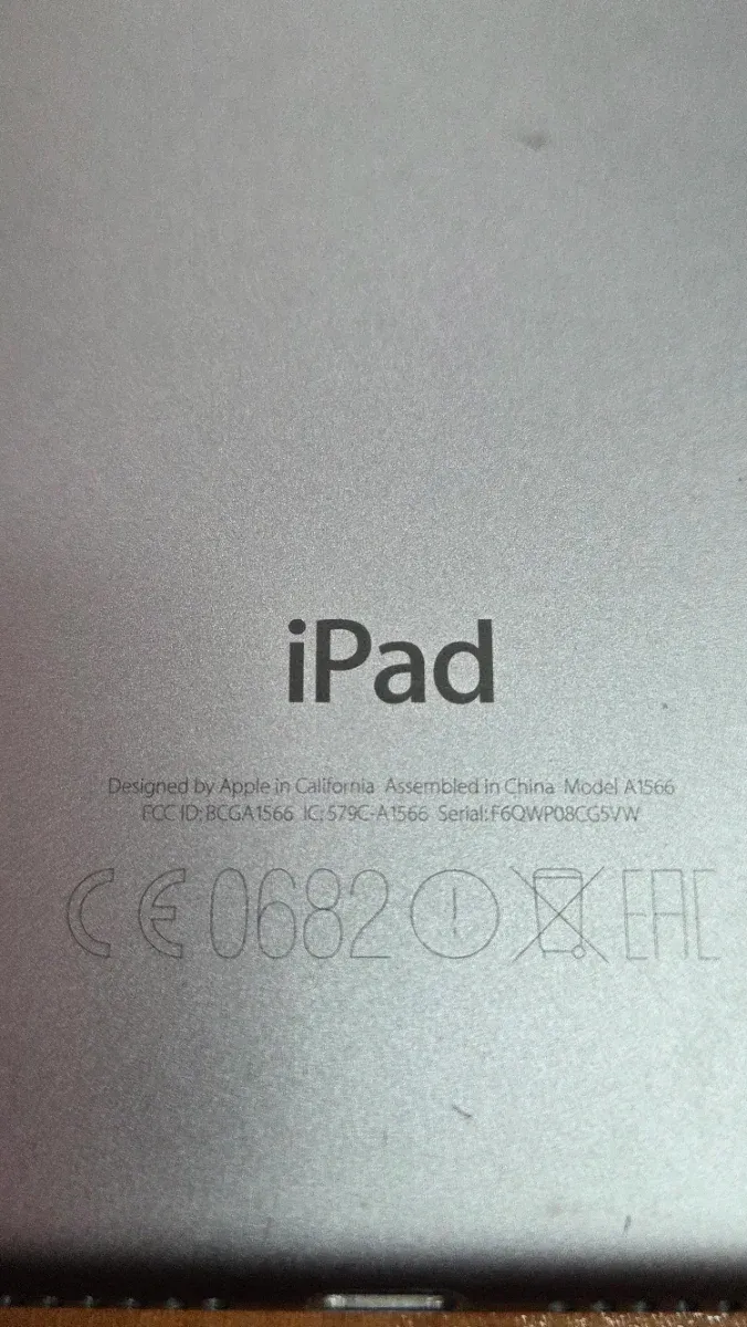 iPad A1566 Plata en buenas condiciones afbeelding 4
