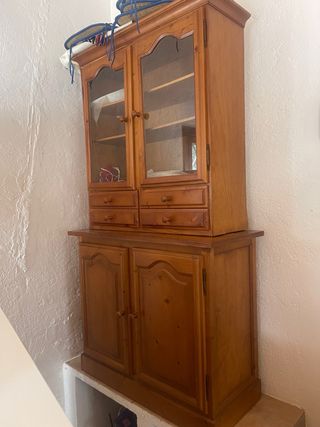 Vitrina rústica madera con puertas de cristal