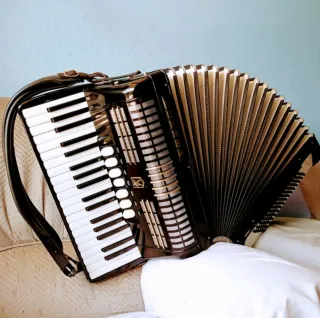 ACORDEON HOHNER-80 B