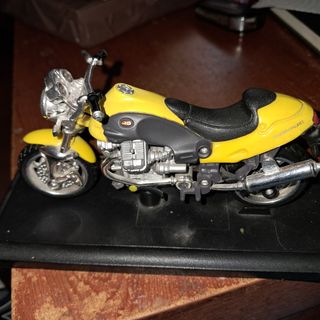 moto a escala Guzzi v10 centauro de Maisto