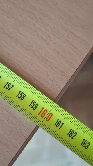 Escritorio de madera y metal