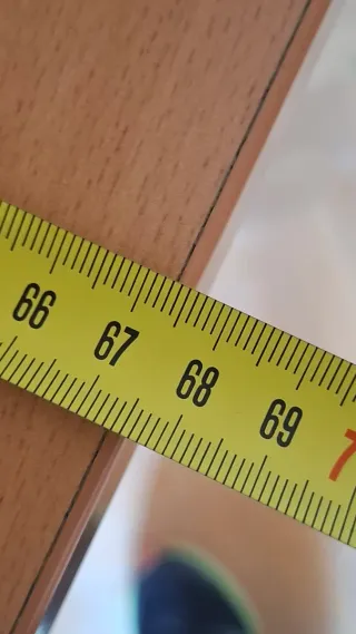 Escritorio de madera y metal