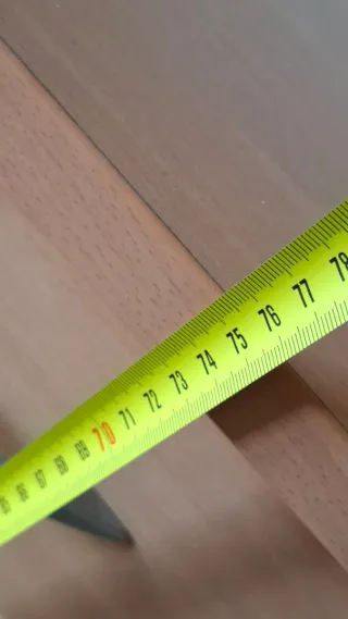 Escritorio de madera y metal