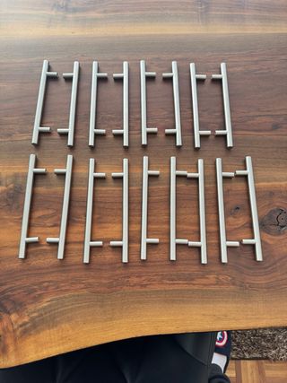 Tiradores puertas metal plateado