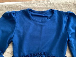 Blusa azul con volante. Sin usar.