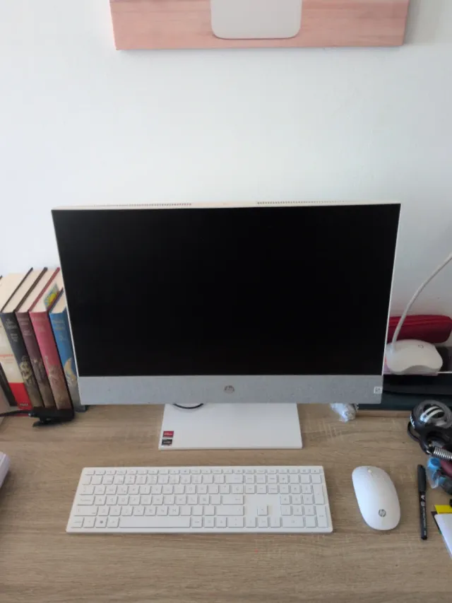HP All-in-One Pavilion Gris y Blanco