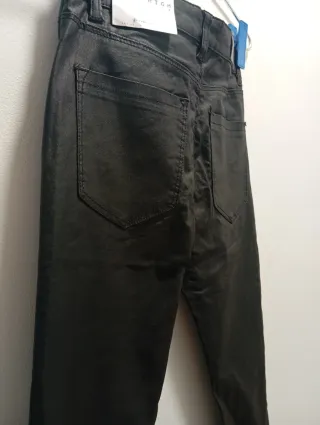 Pantalones Stradivarius efecto piel Talla 36