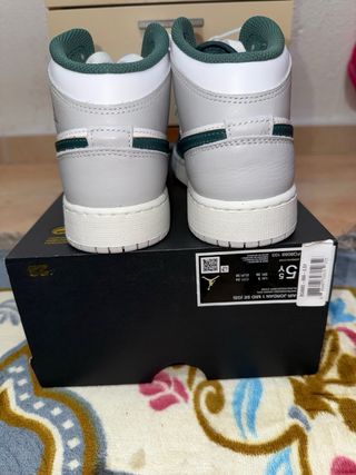 Zapatillas Jordan Air Low SE Talla 38 Nuevas