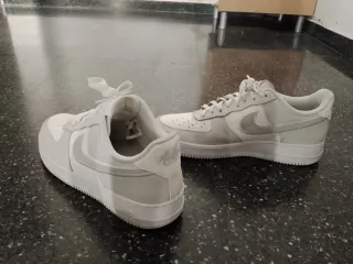 Nike Air Force 1 Grises y Blancas