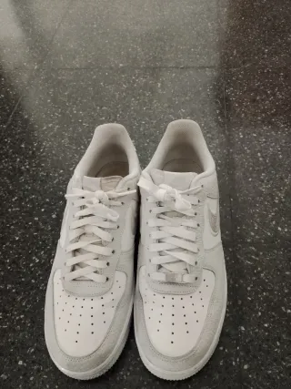 Nike Air Force 1 Grises y Blancas