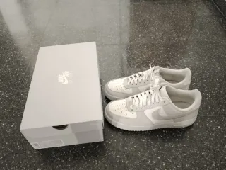 Nike Air Force 1 Grises y Blancas