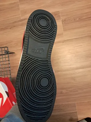 Nike Court Vision Low Negras y Rojas