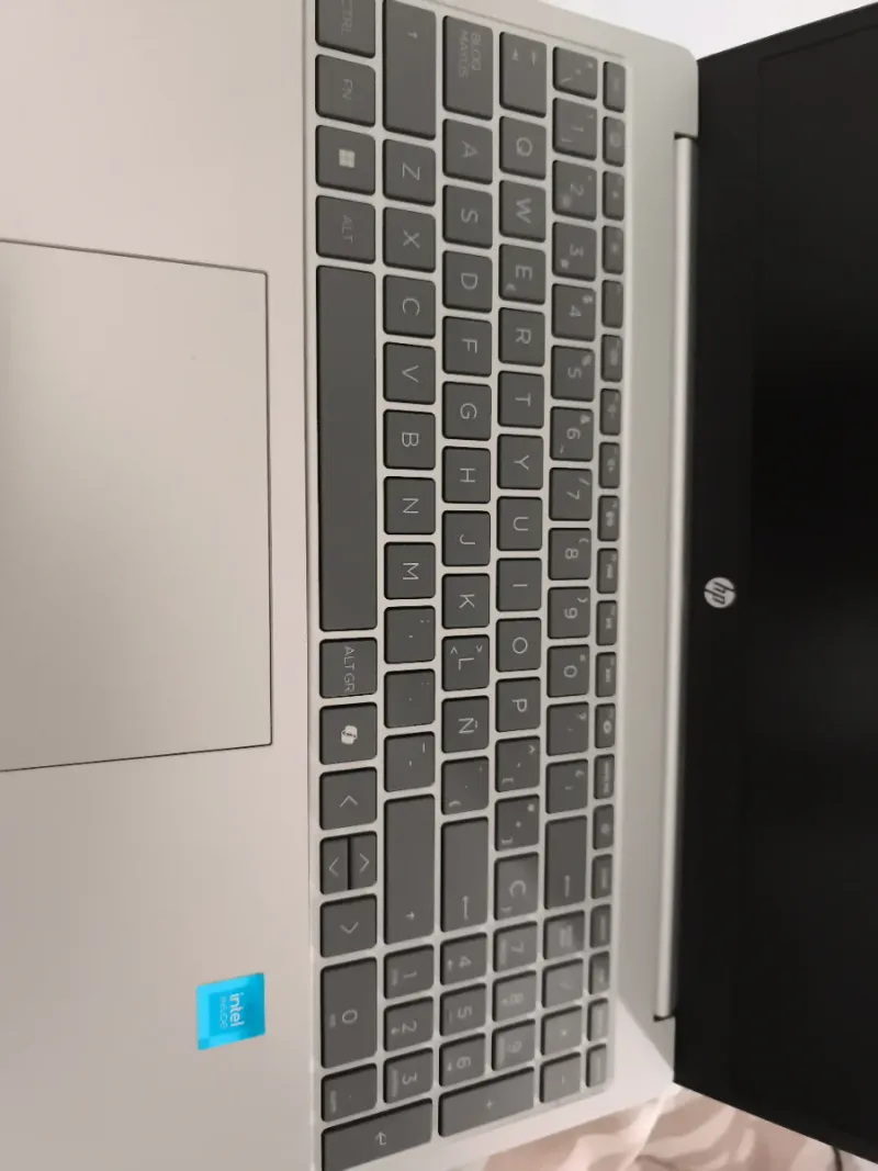 HP Laptop 15-fd0302ns 15,6 casi nuevo afbeelding 4