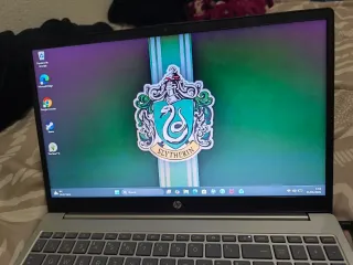 HP Laptop 15-fd0302ns 15,6 casi nuevo + ratón Logi