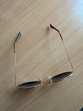 Gafas de sol vintage doradas y negras