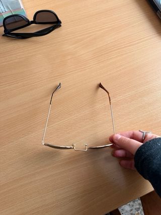 Gafas de sol vintage doradas y negras