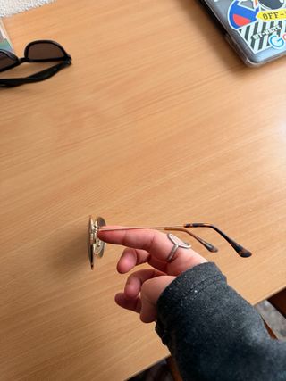 Gafas de sol vintage doradas y negras