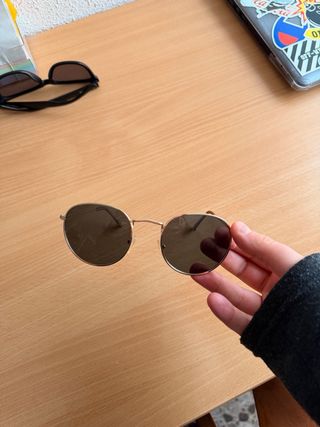 Gafas de sol vintage doradas y negras