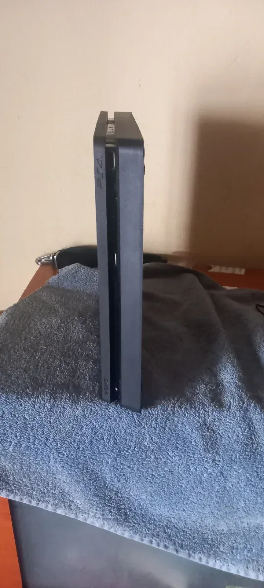 PS4 Slim Sony Negra sin accesorios