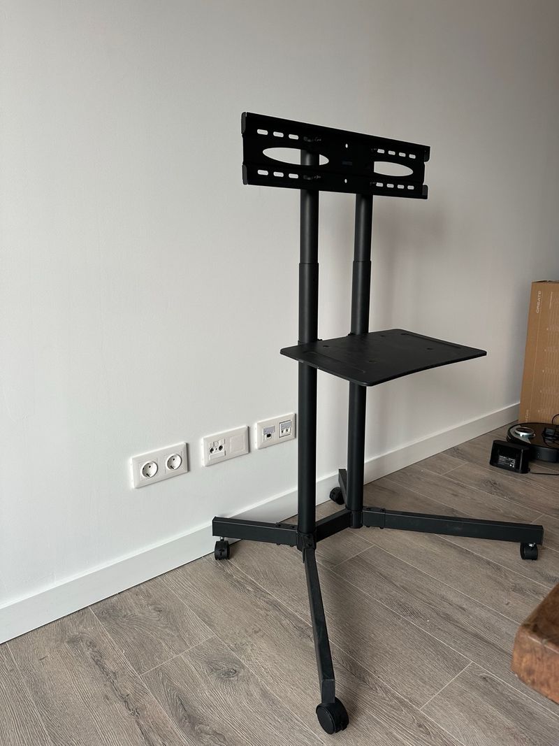 Soporte TV Móvil BONTEC