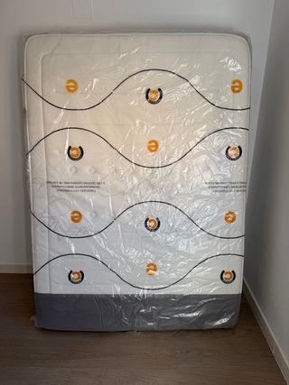 Colchón Oasis 135x190 más base tapizada 6 patas