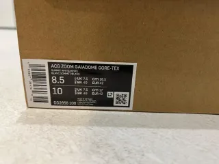 Nike ACG Botas Blancas y Plateadas