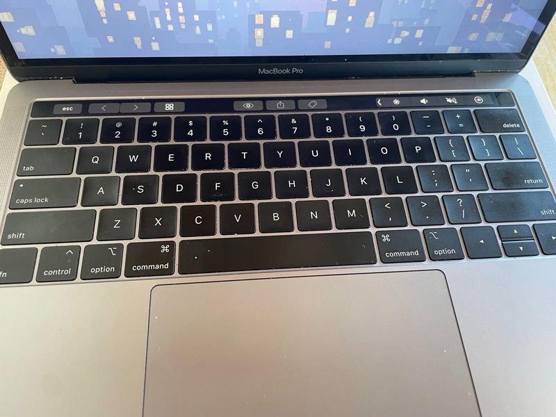 MacBook Pro 13” 2019 Gris Espacial 8GB/256GB afbeelding 3