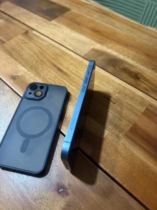 iPhone 14  Azul con Funda Negra