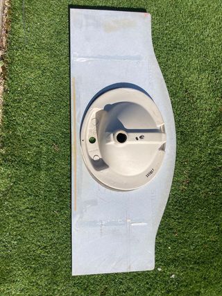 Encimera y lavabo de baño